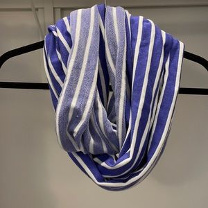 ✨3/$10✨ GAP infinity scarf